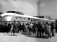 Dizelsko-elektromotorni vlak serije 611, proizveden u Tvornici za izradu i popravak željezničkih vozila Janko Gredelj Zagreb 1961. godine  U suradnji s tvornicama iz Hrvatske (Rade Končar, Prvomajska, Ventilator i Munja iz Zagreba, Vulkan iz Rijeke, Boris Kidrič iz Šibenika, Svjetlost iz Splita, Tvornica vijaka iz Knina, Azbest iz Ploča) te iz ostalih dijelova Jugoslavije, Gredelj je 1961. prvi u Europi proizveo prototip dizelsko-električnoga motornoga vlaka s aluminijskom oplatom i dvoja motorna kola s upravljačnicama na oba kraja kompozicije, koji je trebao prometovati između Zagreba i Beograda. Godine 1963. u promet su puštene tri kompozicije tzv. aluminijskoga vlaka (serija 611), koje su na relaciji Zagreb–Split vozile do 1974.